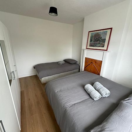Nice Triple Room At 2 Iveragh Rd-7 Dublin Extérieur photo