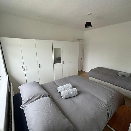 Nice Triple Room At 2 Iveragh Rd-7 Dublin Extérieur photo