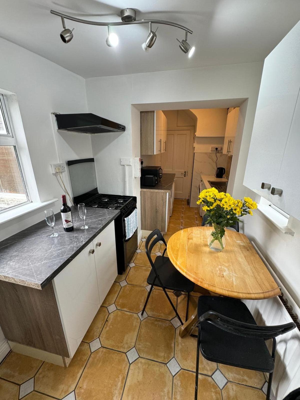 Nice Triple Room At 2 Iveragh Rd-7 Dublin Extérieur photo