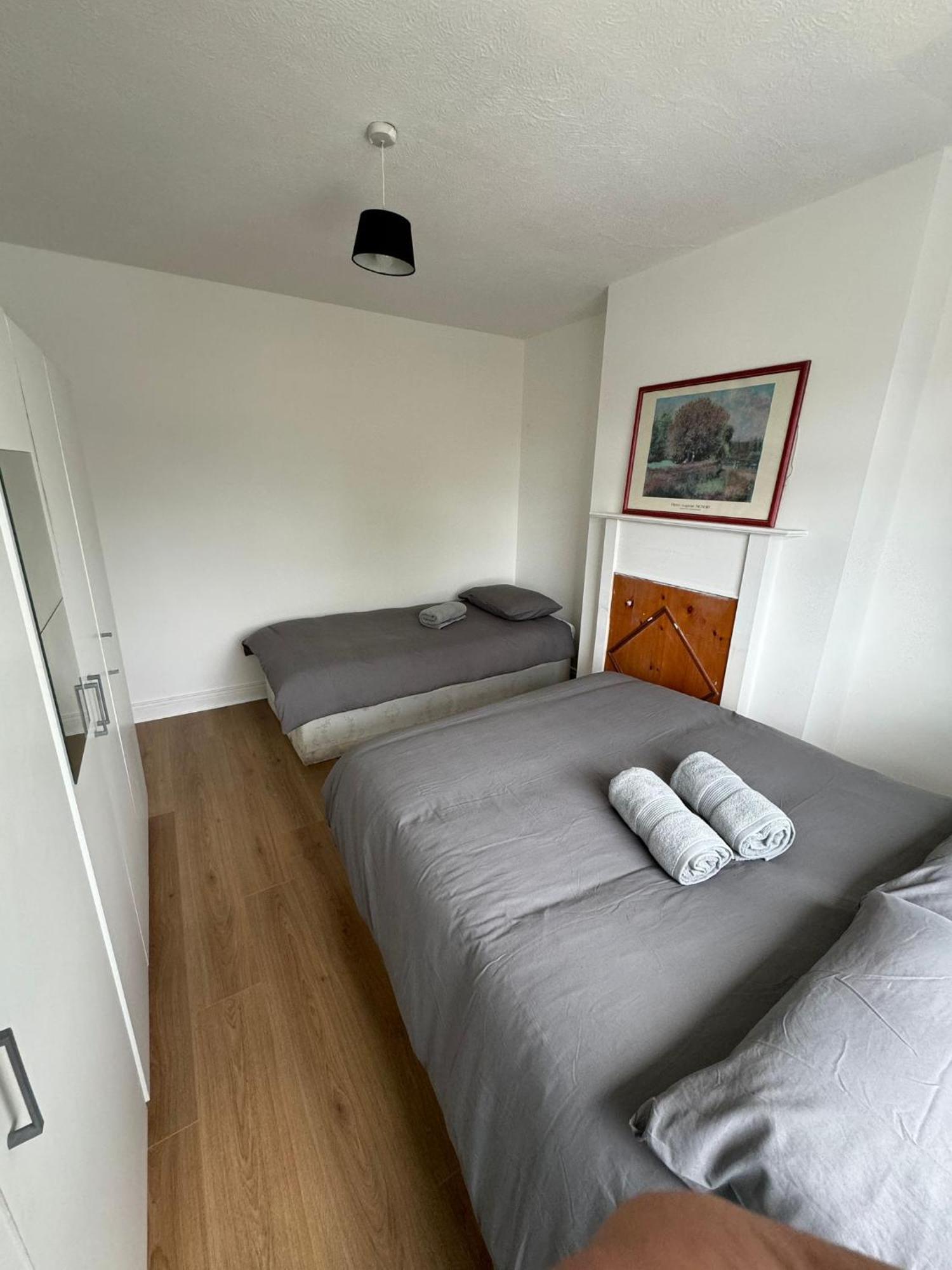 Nice Triple Room At 2 Iveragh Rd-7 Dublin Extérieur photo