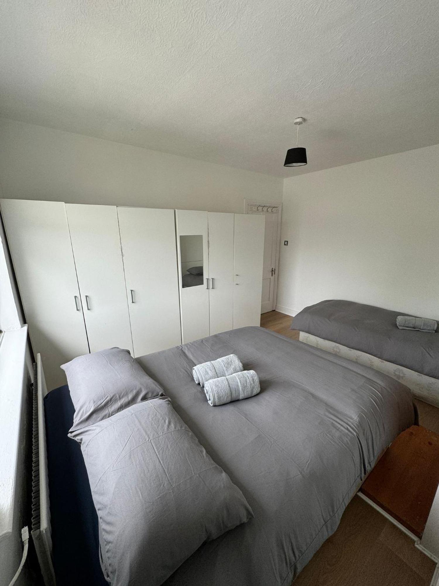 Nice Triple Room At 2 Iveragh Rd-7 Dublin Extérieur photo